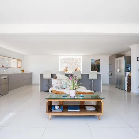 Palacio And Yurt - 2 Pools - Hot Tub - Fantastic Sea Views *