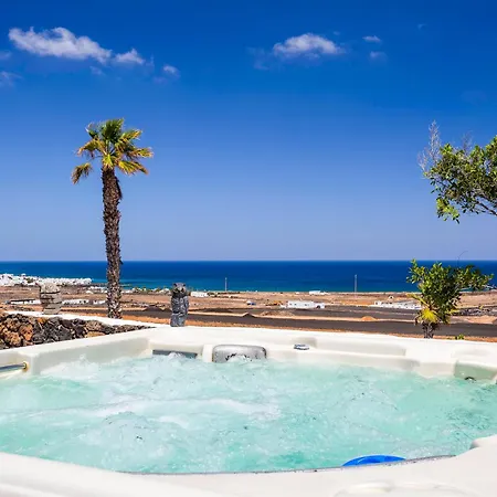 Palacio And Yurt - 2 Pools - Hot Tub - Fantastic Sea Views Villa *
