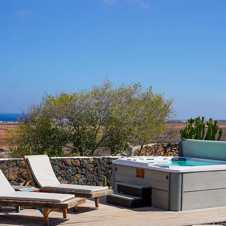 Villa Palacio And Yurt - 2 Pools - Hot Tub - Fantastic Sea Views *