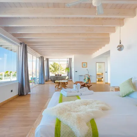 Palacio And Yurt - 2 Pools - Hot Tub - Fantastic Sea Views Villa *