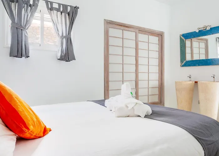 Palacio&yurt - 2 Pools - Hot Tub - Fantastic Sea Views