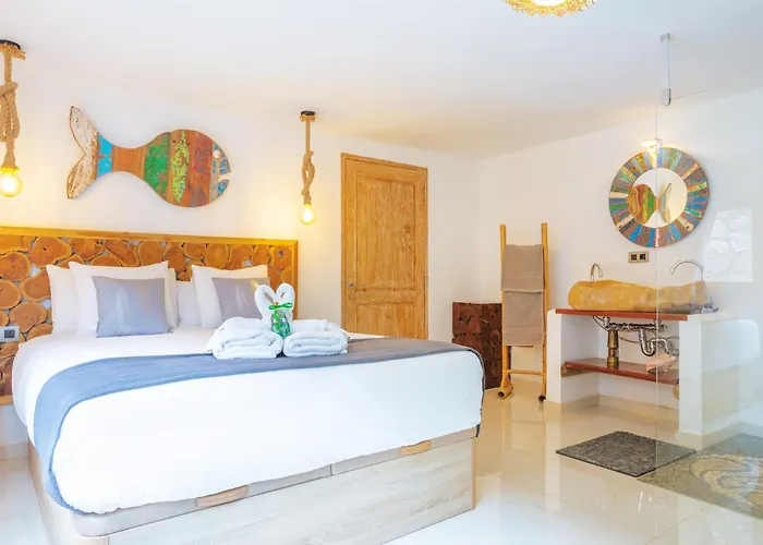 Palacio&yurt - 2 Pools - Hot Tub - Fantastic Sea Views *