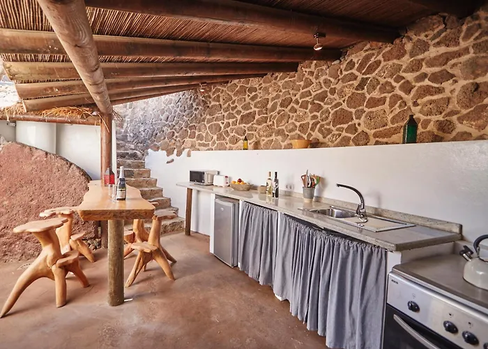 Villa Palacio&yurt - 2 Pools - Hot Tub - Fantastic Sea Views *