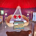 Palacio And Yurt - 2 Pools - Hot Tub - Fantastic Sea Views *