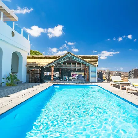 Palacio And Yurt - 2 Pools - Hot Tub - Fantastic Sea Views *