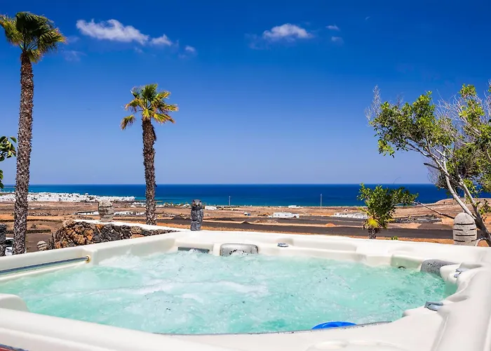 Palacio And Yurt - 2 Pools - Hot Tub - Fantastic Sea Views Willa *