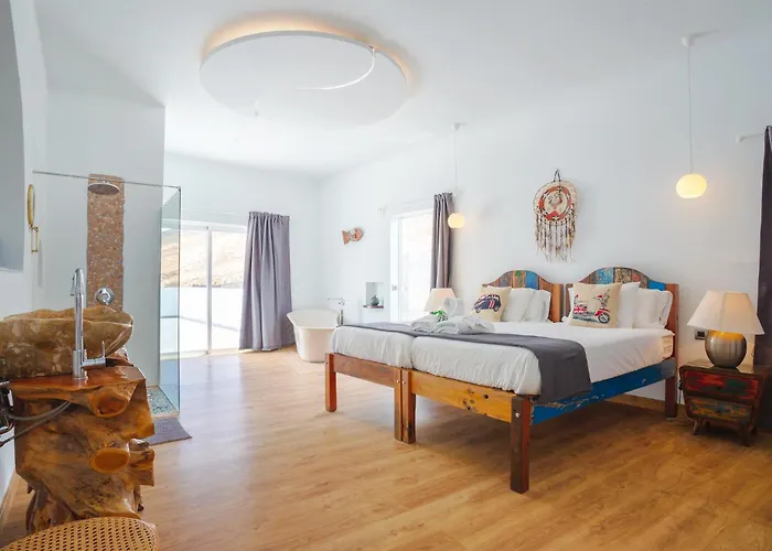 Palacio And Yurt - 2 Pools - Hot Tub - Fantastic Sea Views Tabayesco