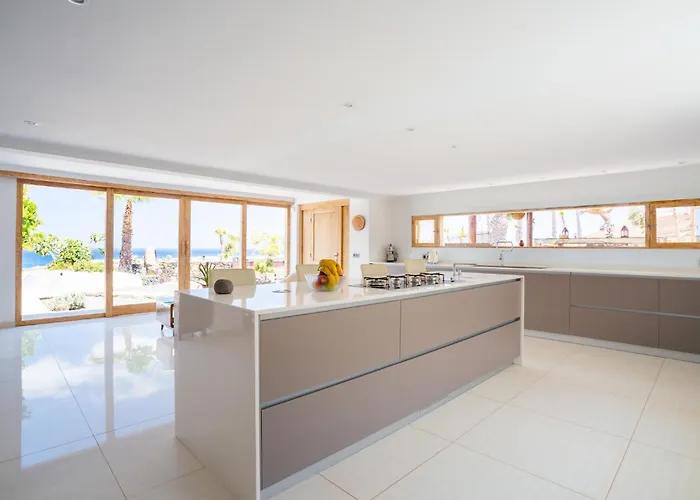 Palacio And Yurt - 2 Pools - Hot Tub - Fantastic Sea Views * Tabayesco