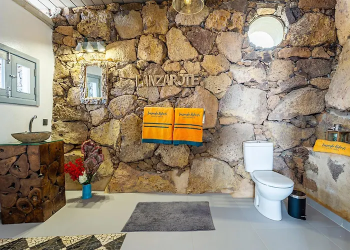 Palacio And Yurt - 2 Pools - Hot Tub - Fantastic Sea Views *